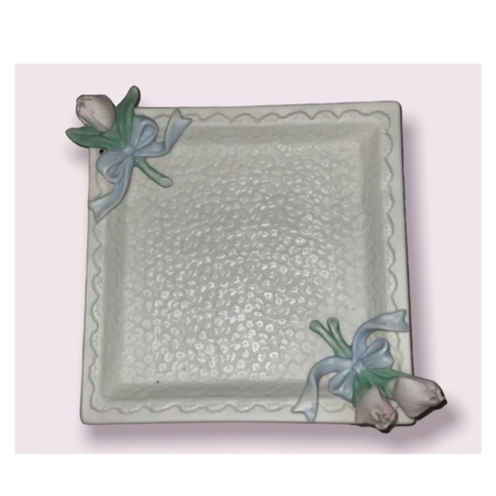 Avon 1998-99 President’s Club Tribute Bisque Porcelain Collectors 5.5” X 5.5”